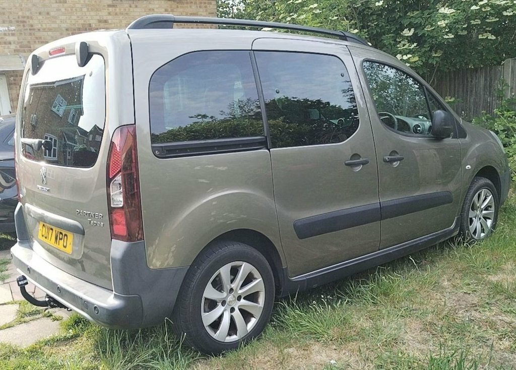 Peugeot Partner Tepee 1.2L Outdoor Brown #4