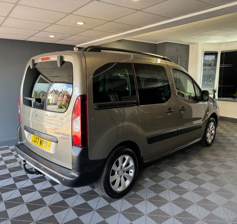Peugeot Partner Tepee 1.2L Outdoor Brown #4