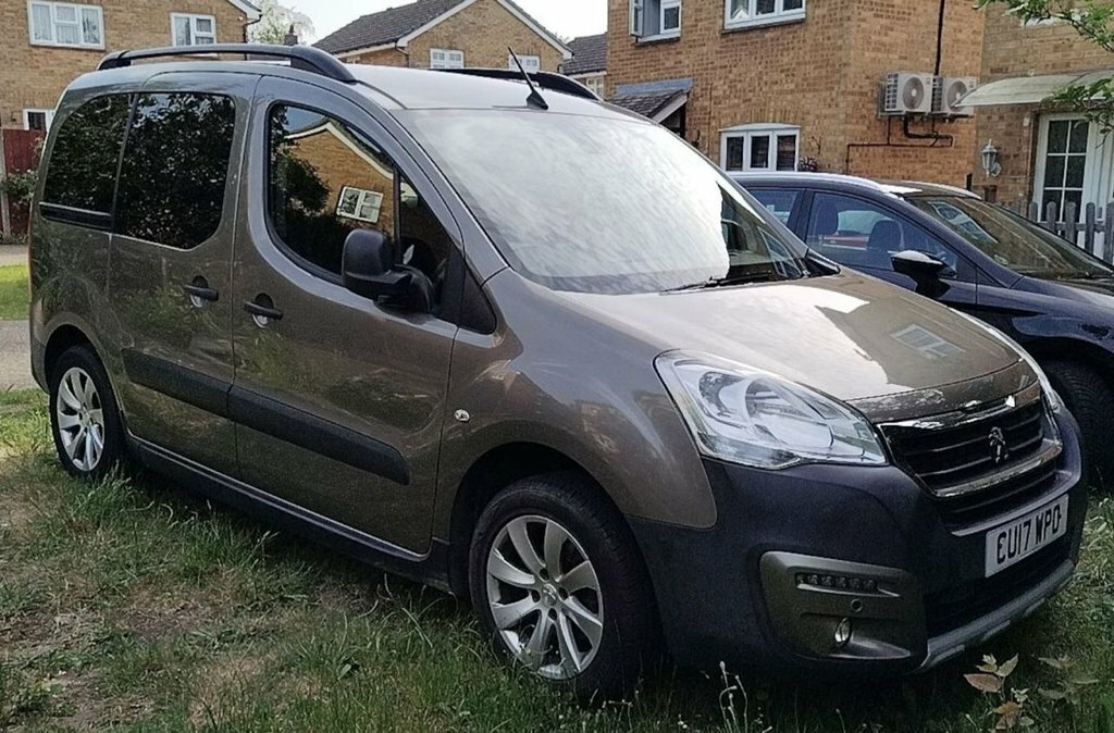 Peugeot Partner Tepee 1.2L Outdoor Brown