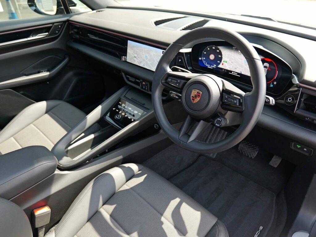 Porsche Macan Electric KE74VHZ Black #4