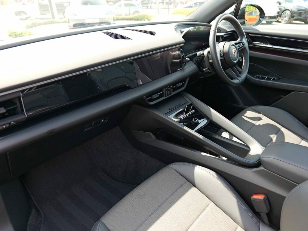 Porsche Macan Electric KE74VHZ Black #5