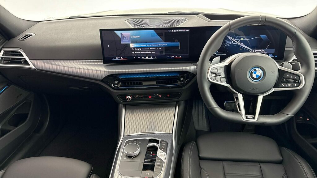 BMW 3 Series Saloon YE25VVT Black #4