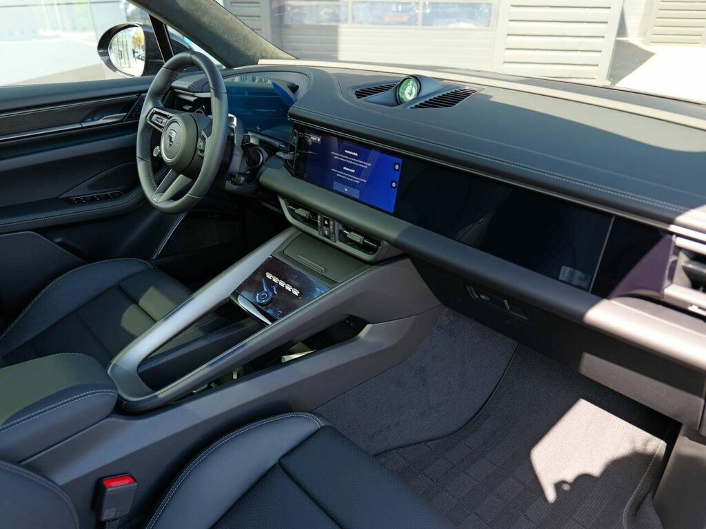 Porsche Macan Electric Black #5