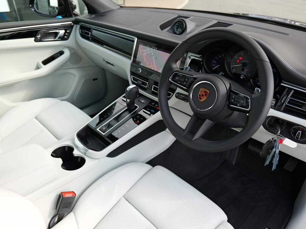 Porsche Macan Petrol Black #5