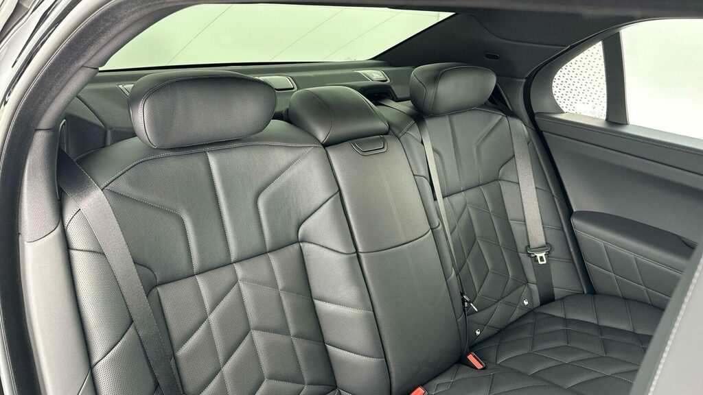 BMW 7 Series Saloon Black #12