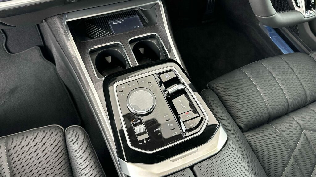 BMW 7 Series Saloon Black #6