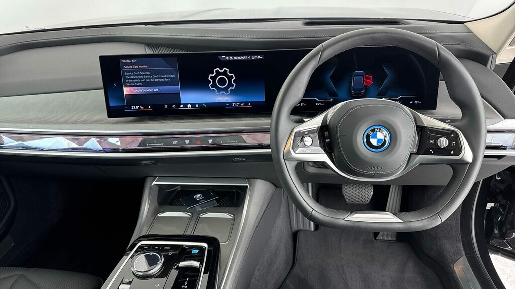 BMW i7 Saloon Blue #5