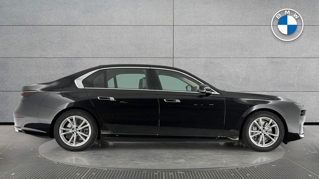 BMW i7 Saloon Blue #3