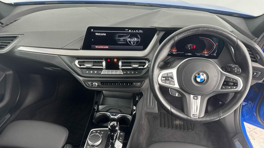 BMW 1 Series Sports PJ72HKD Blue #4