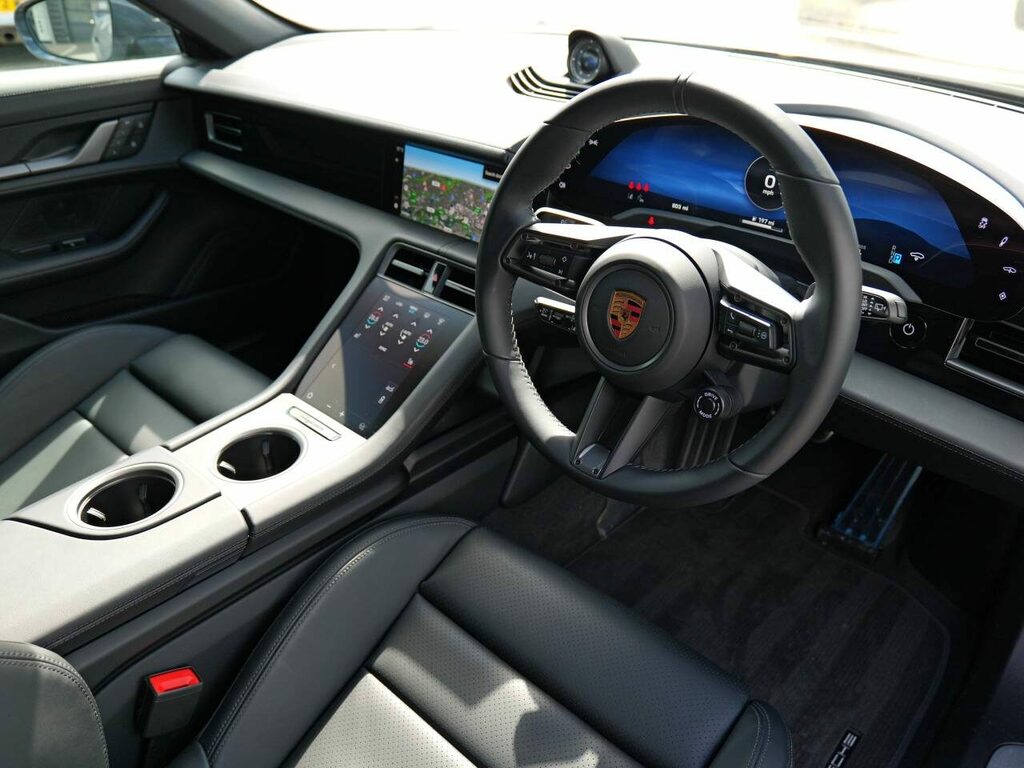 Porsche Macan Automatic Black #4