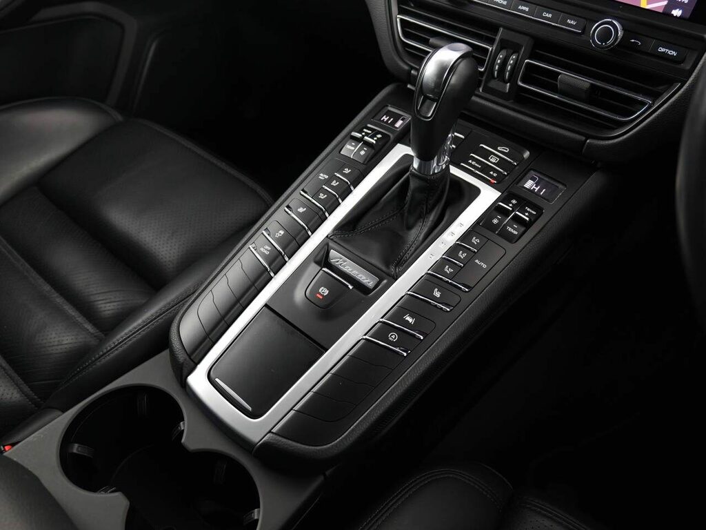 Porsche Macan Suv Black #21