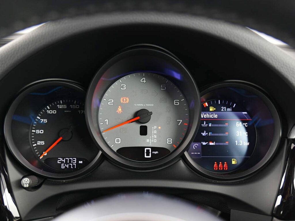 Porsche Macan Suv Black #15