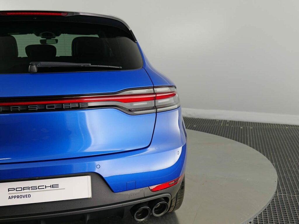 Porsche Macan Suv Black #10