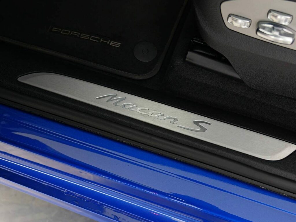 Porsche Macan Suv Black #35