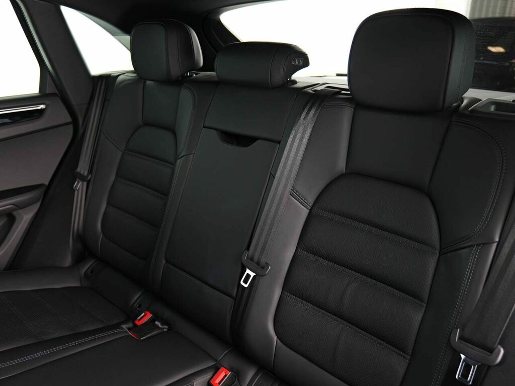 Porsche Macan Suv Black #18