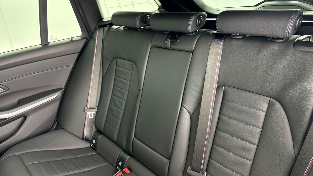 BMW 3 Series Saloon Black #10