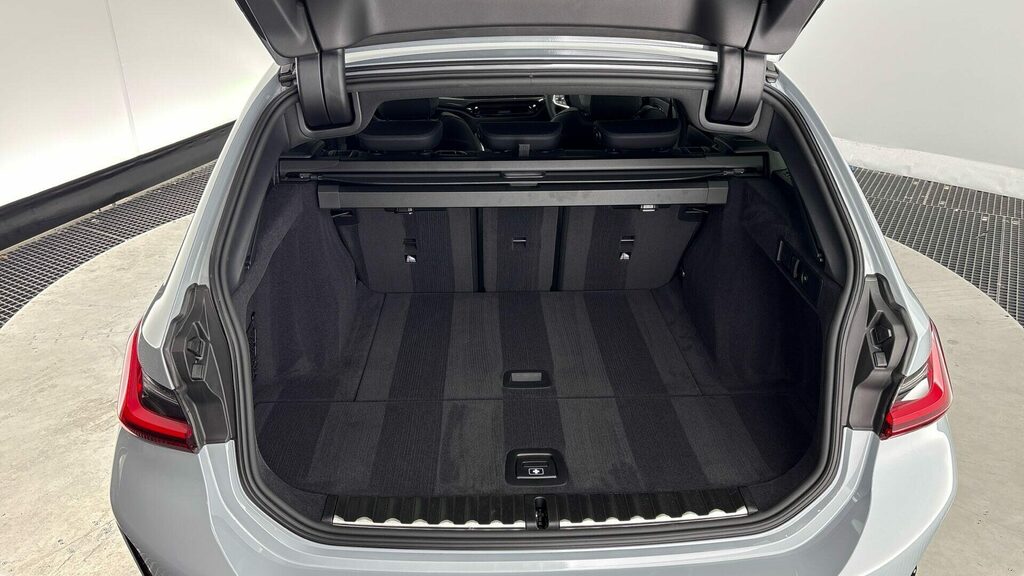 BMW 3 Series Saloon Black #17