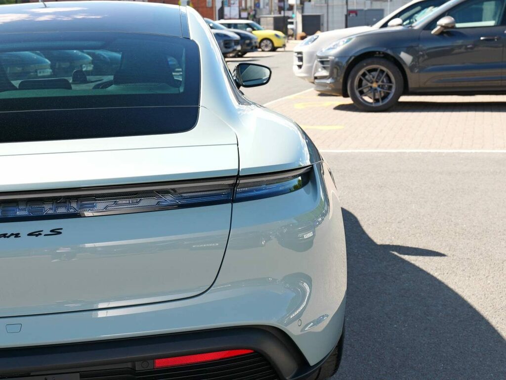 Porsche Taycan 4S Performance 420Kw 93.4Kwh Black #17