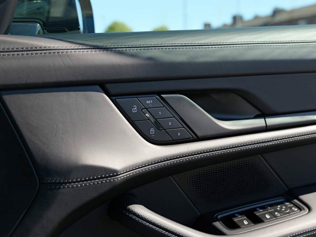 Porsche Taycan 4S Performance 420Kw 93.4Kwh Black #40