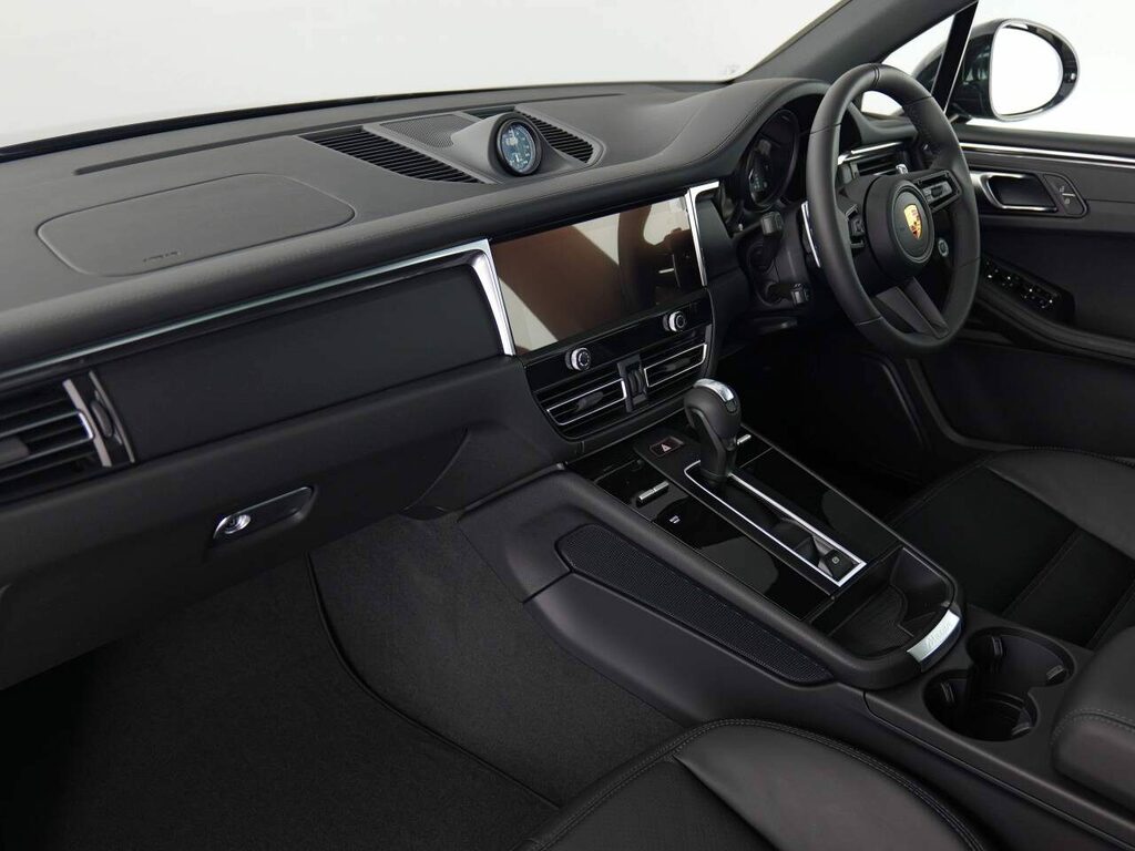 Porsche Macan Petrol Black #4