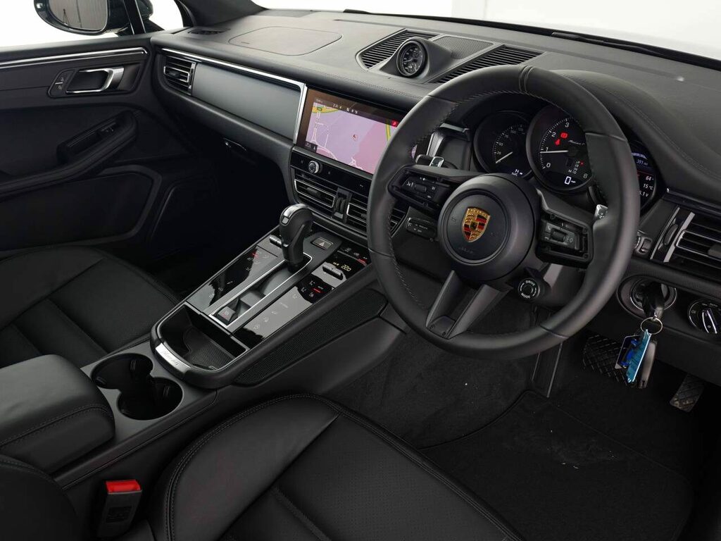 Porsche Macan Petrol Black #5