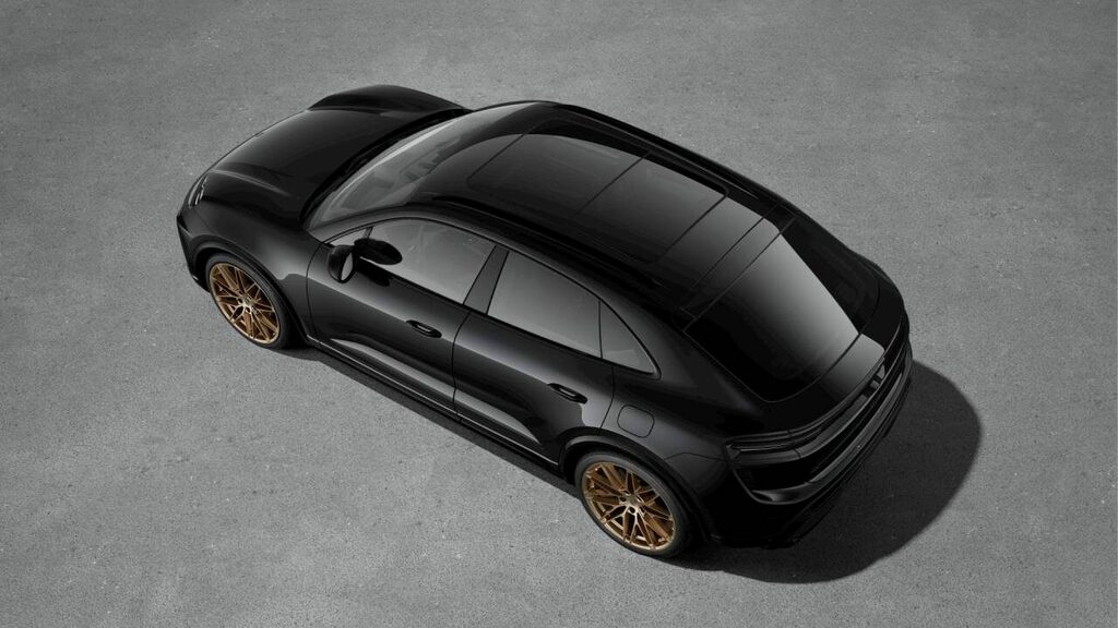 Porsche Macan Electric Black #4