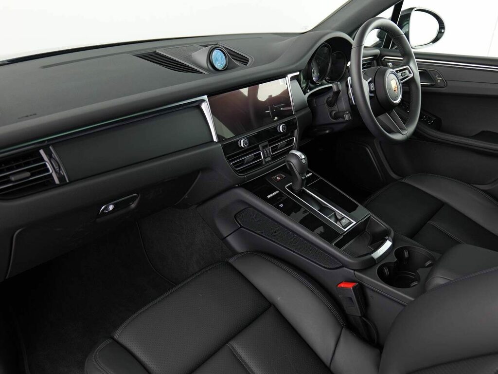 Porsche Macan Petrol Black #4