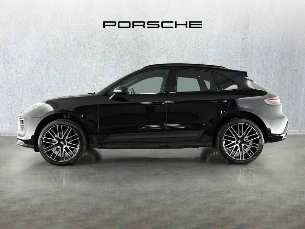Porsche Macan Petrol Black #2
