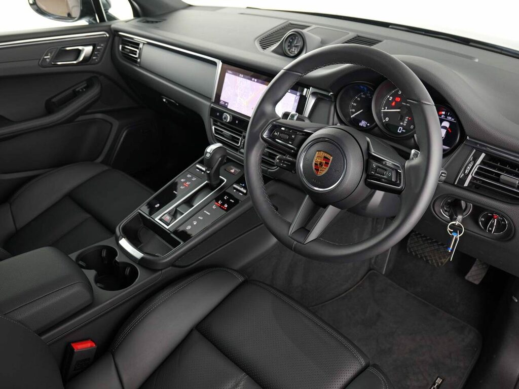Porsche Macan Petrol Black #5