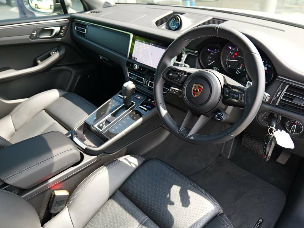 Porsche Macan T Silver #4