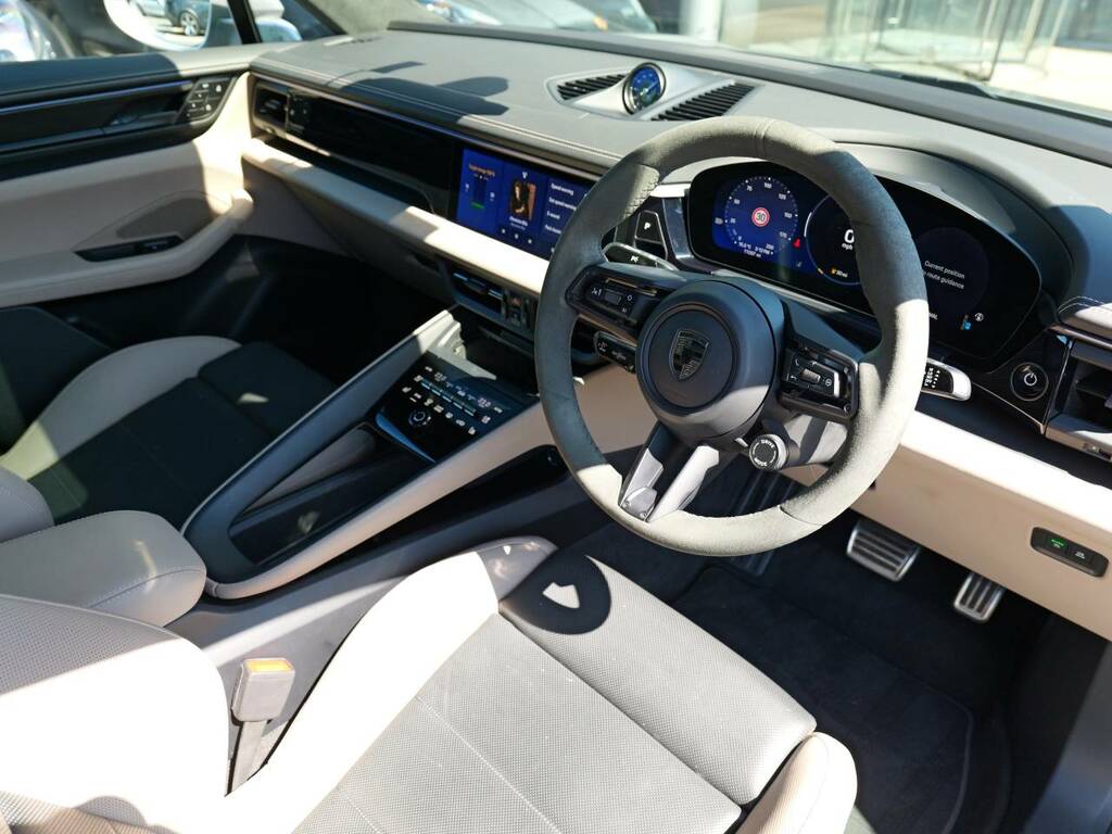 Porsche Macan Turbo Electric   #4