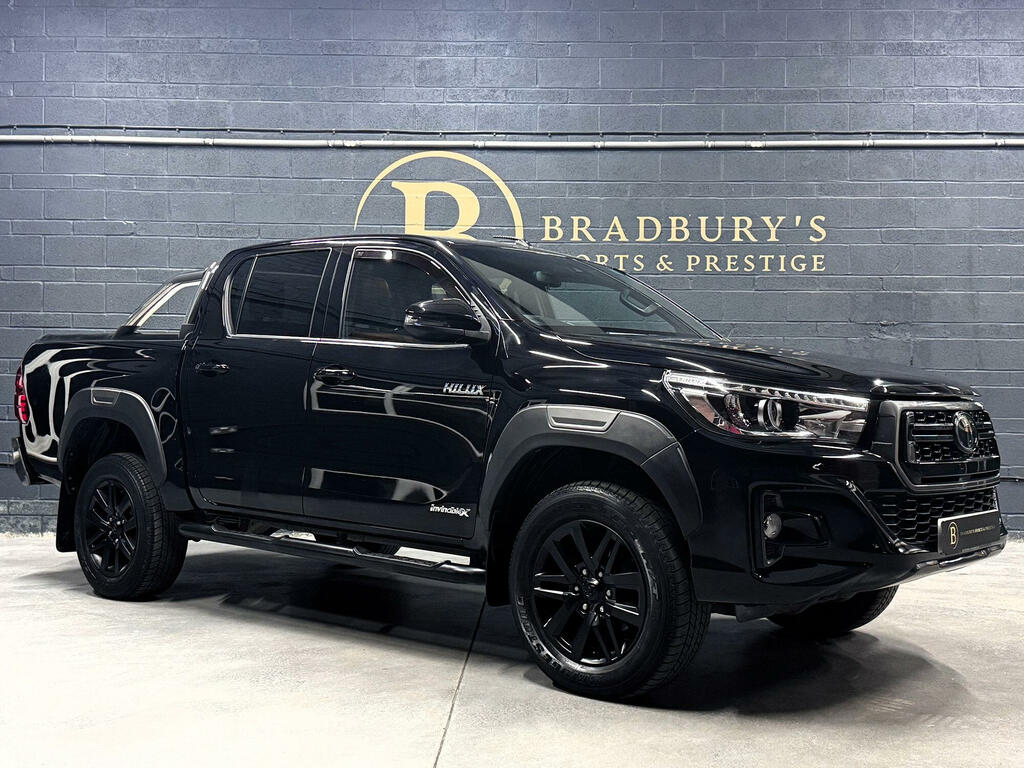 Toyota HILUX Pickup 2.4 D-4d Invincible X 4Wd 202020 Black #2