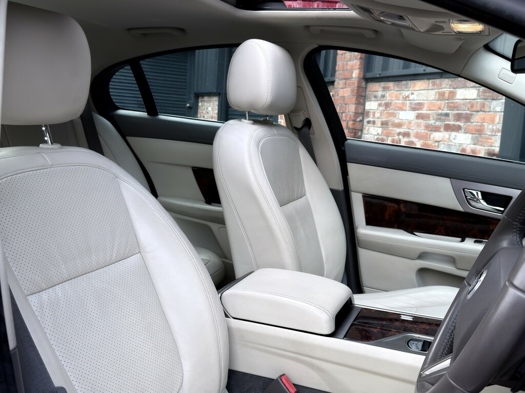 Jaguar XF Sv8 Blue #54
