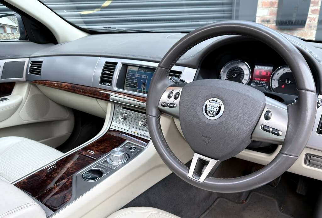 Jaguar XF Sv8 Blue #13