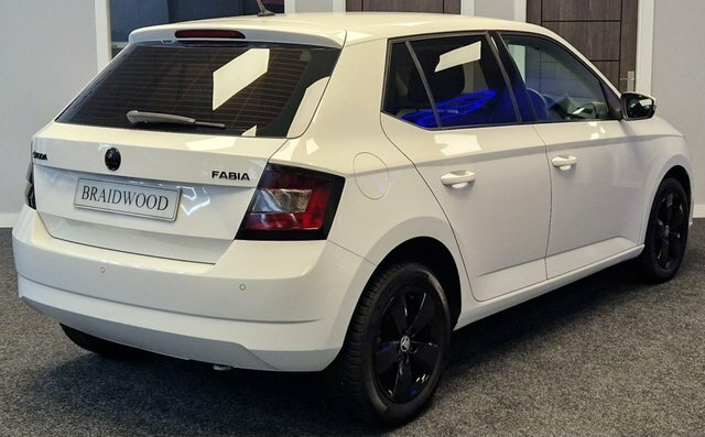 Skoda Fabia Hatchback MW18OWM White #6