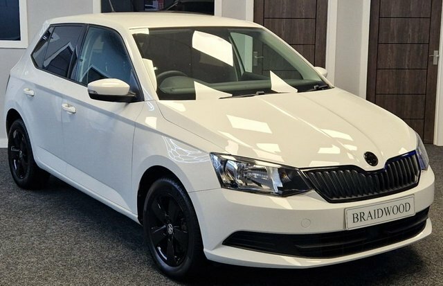 Skoda Fabia Hatchback MW18OWM White #3