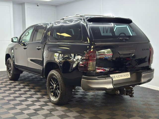 Toyota HILUX Pickup Black #2