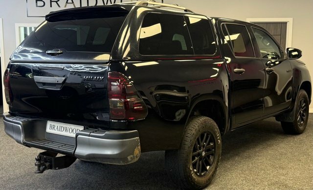 Toyota HILUX Pickup Black #6