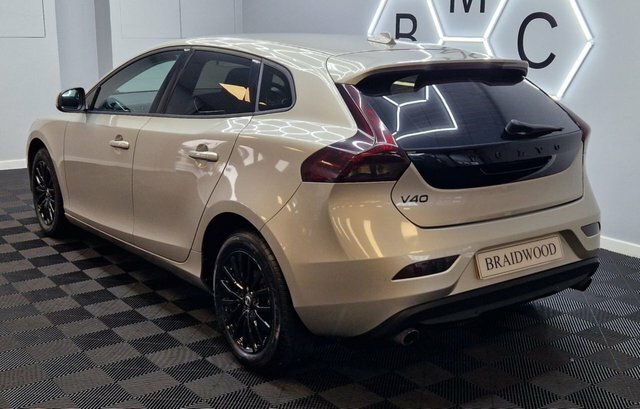 Volvo V40 Hatchback RK17DNY Gold #2