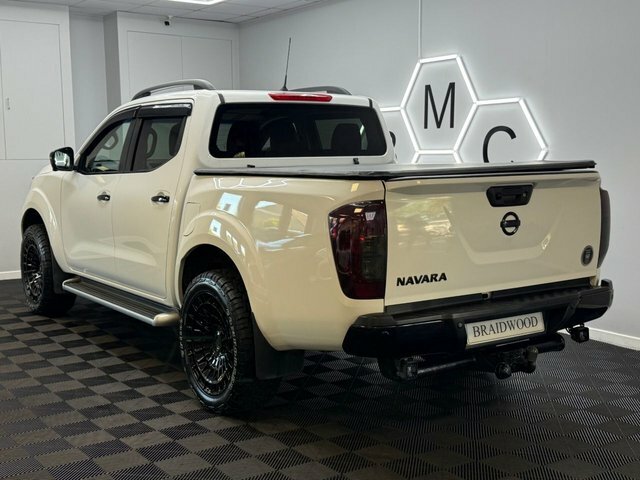 Nissan Navara Dci Tekna 4X4 Shr Dcb White #2