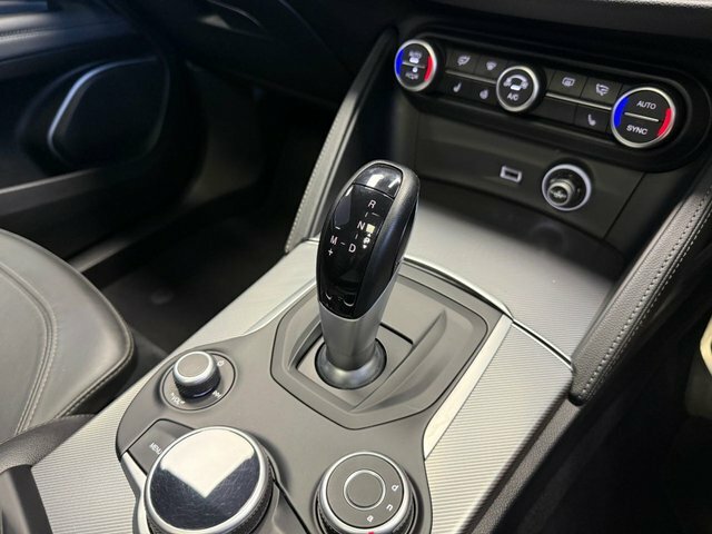 Alfa Romeo Stelvio 2.2 D 210 Speciale Red #19