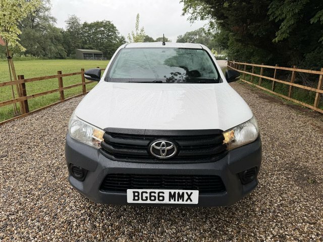 Toyota HILUX D-4d Active Pickup Double White #2