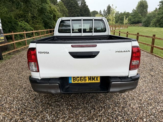 Toyota HILUX D-4d Active Pickup Double White #5