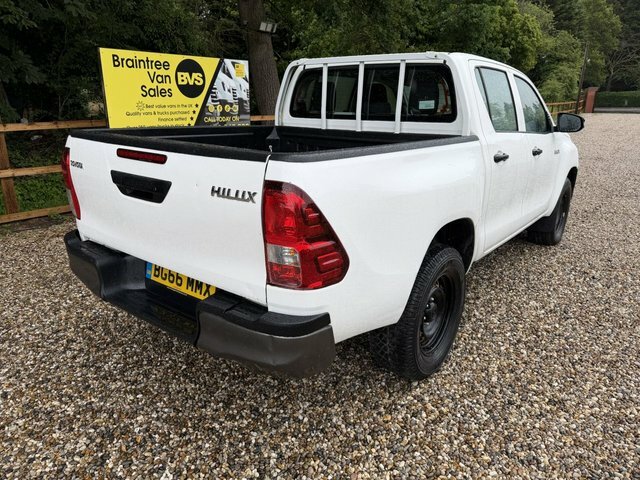 Toyota HILUX D-4d Active Pickup Double White #4
