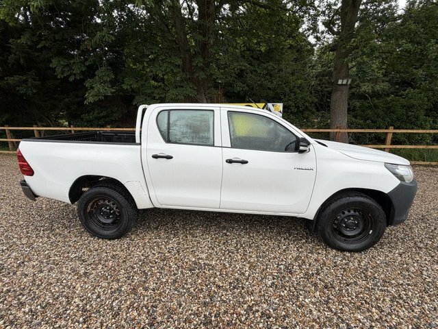 Toyota HILUX D-4d Active Pickup Double White #3