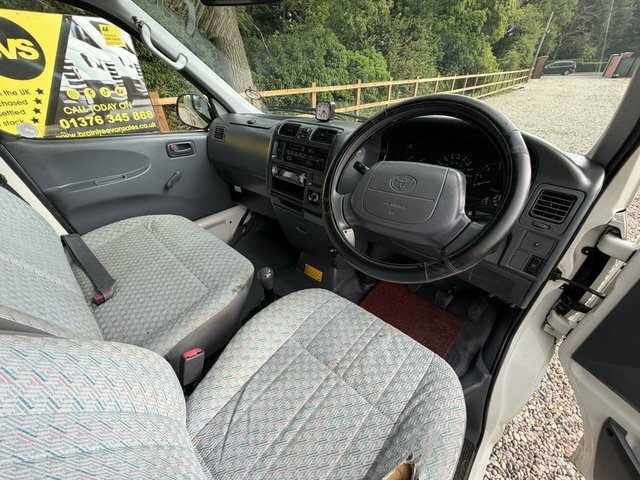 Toyota HiAce 2.5 D-4d 280 S Twin Rear Doors #17