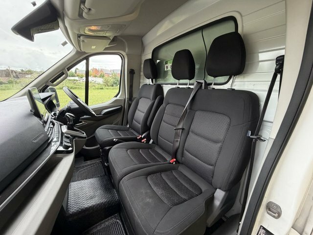 Maxus eDeliver 9 Low Loader Luton Cab White #5