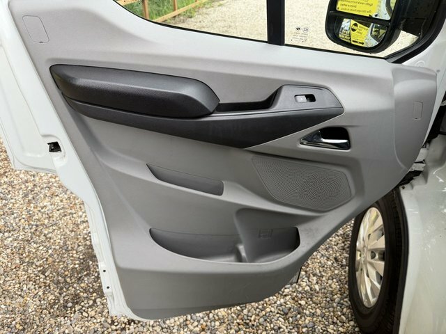 Maxus eDeliver 9 Low Loader Luton Cab White #4