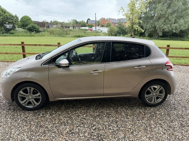 Peugeot 208 Hdi Allure Hatchback Pink #5