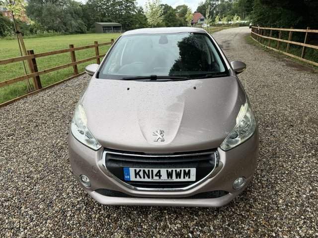 Peugeot 208 Hdi Allure Hatchback Pink #2
